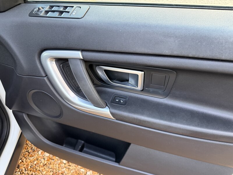 Used Land Rover Discovery Sport 2017 for sale - 77373148: Photo 24