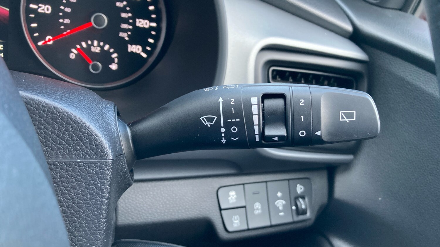 Used Kia Stonic 2021 for sale - 77836765: Photo 31