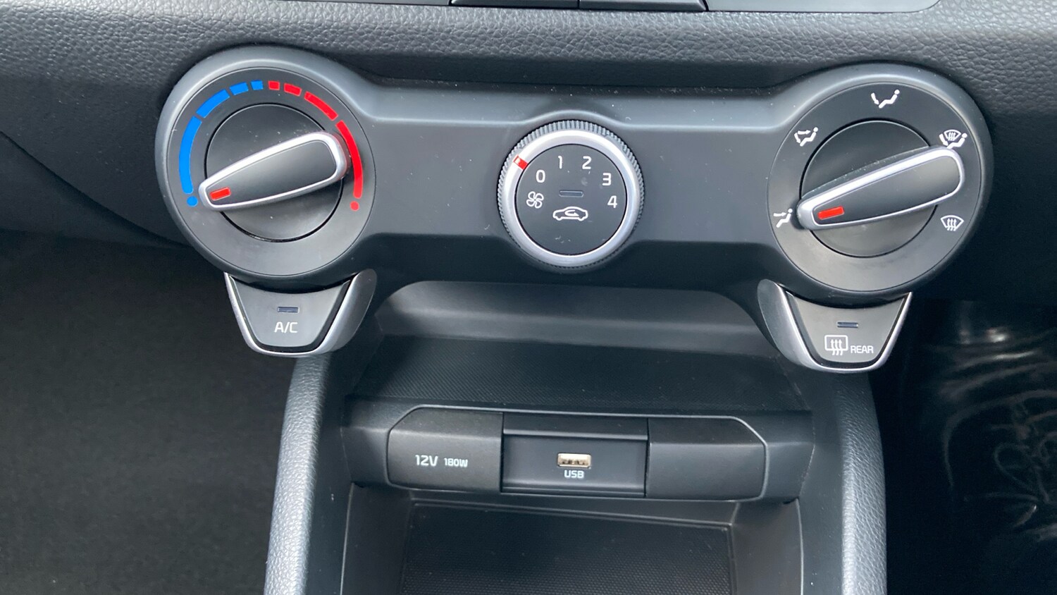 Used Kia Stonic 2021 for sale - 77836765: Photo 36