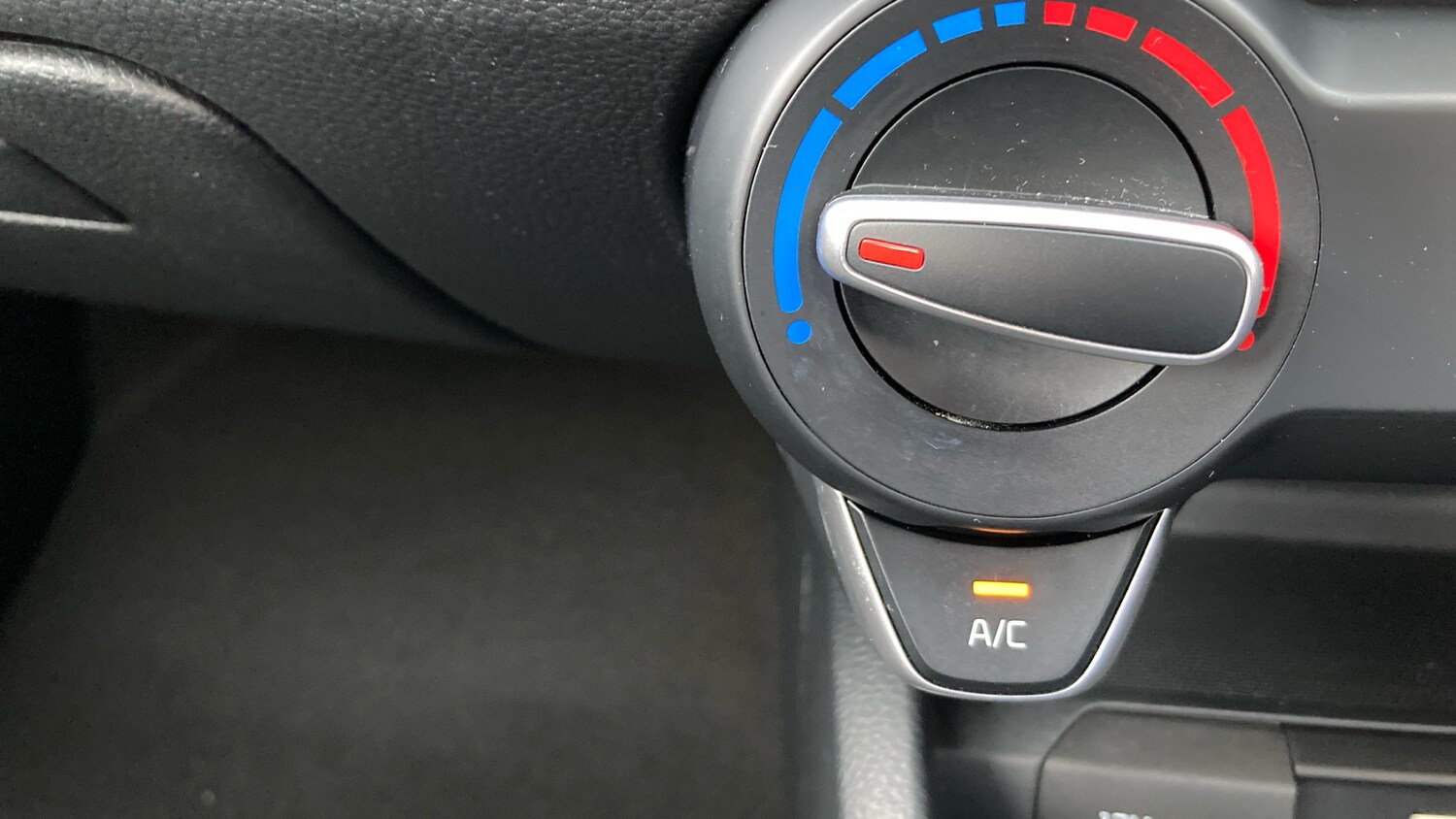 Used Kia Stonic 2021 for sale - 77836765: Photo 45