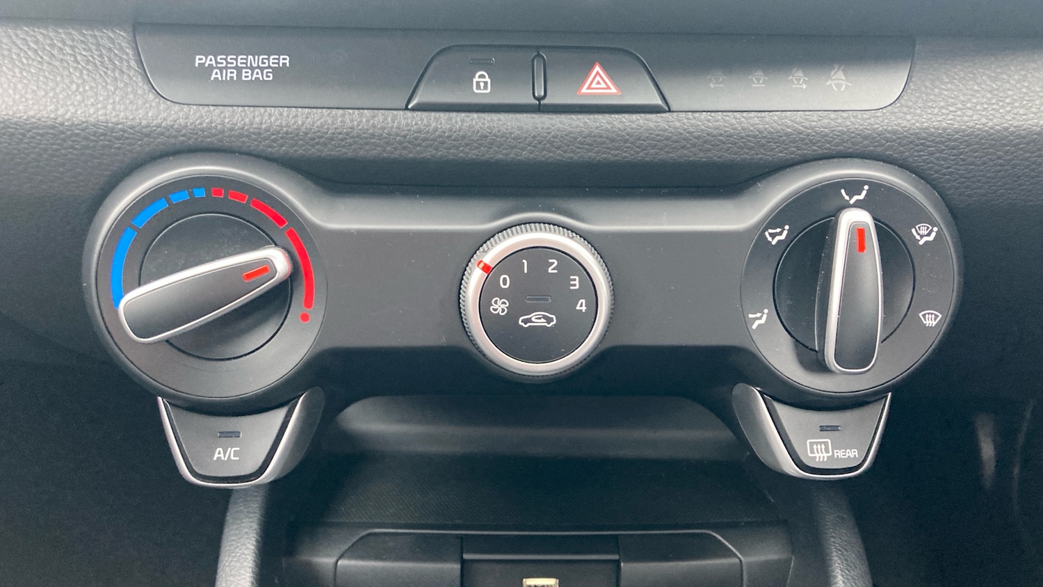 Used Kia Stonic 2025 for sale - 76193800: Photo 26