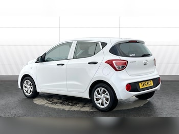 Used Hyundai i10 2018 for sale - 77661938: Photo