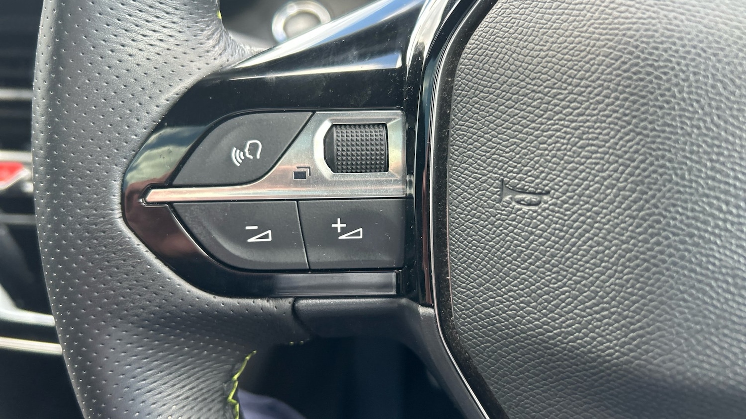 Used Peugeot 2008 2022 for sale - 76918776: Photo 27