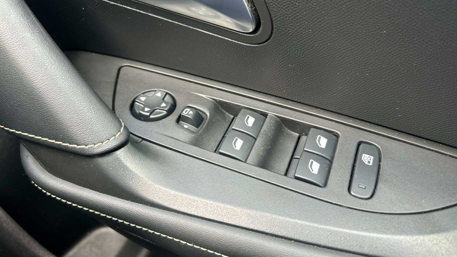 Used Peugeot 2008 2022 for sale - 76918776: Photo 32