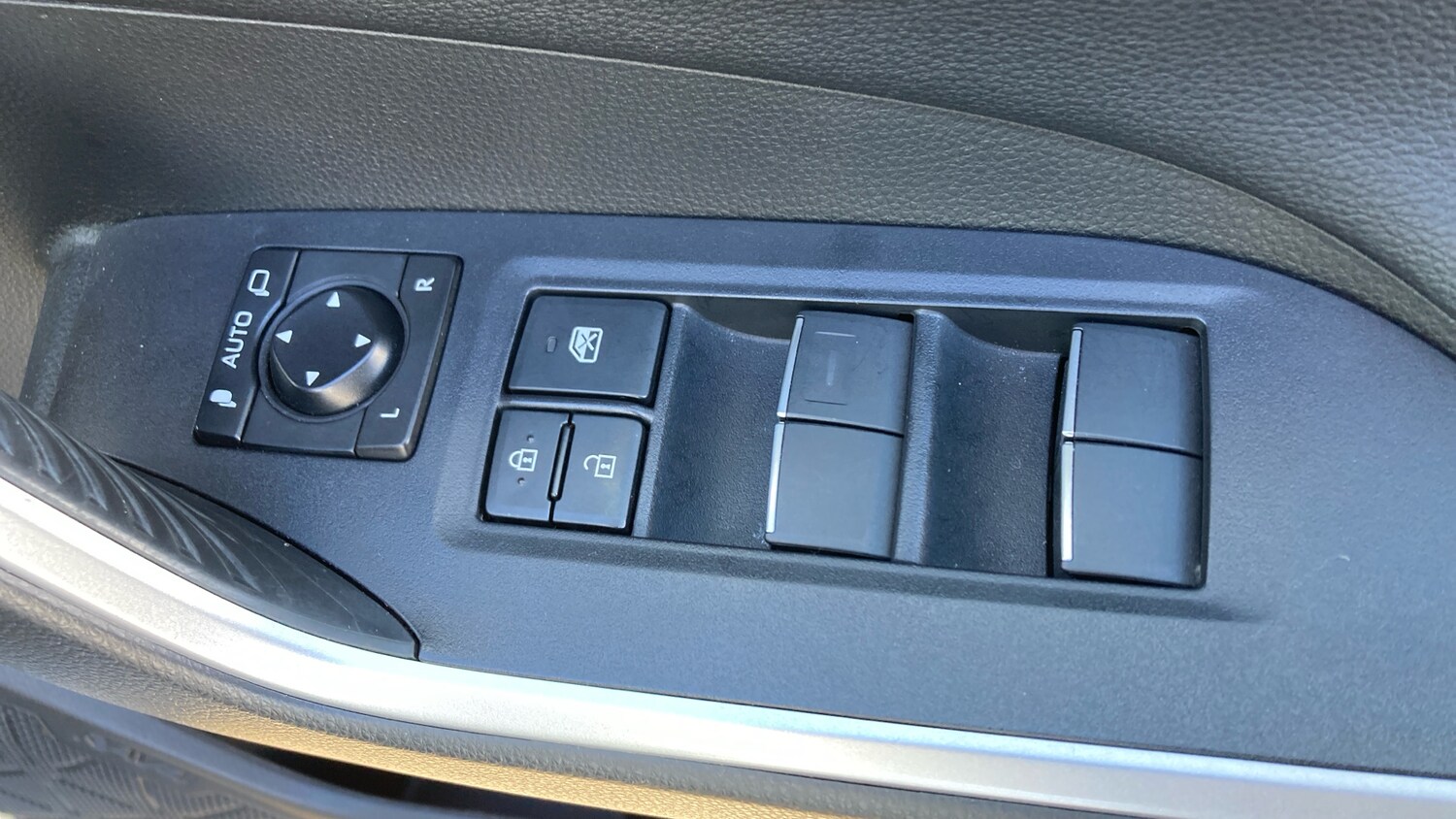 Used Toyota RAV4 2021 for sale - 76378927: Photo 30