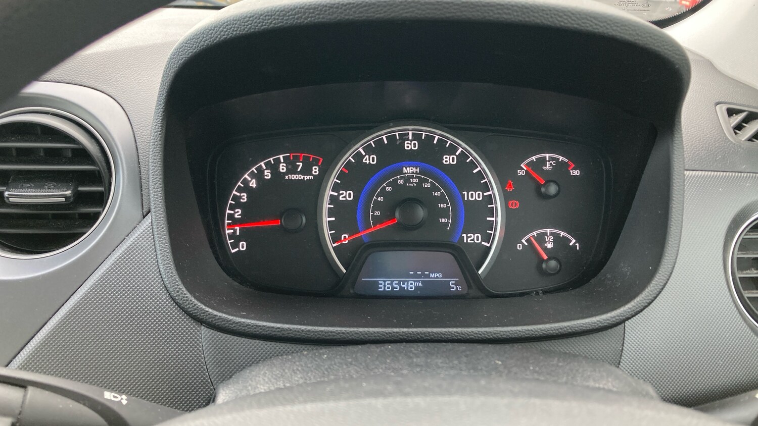 Used Hyundai i10 2018 for sale - 77917646: Photo 18