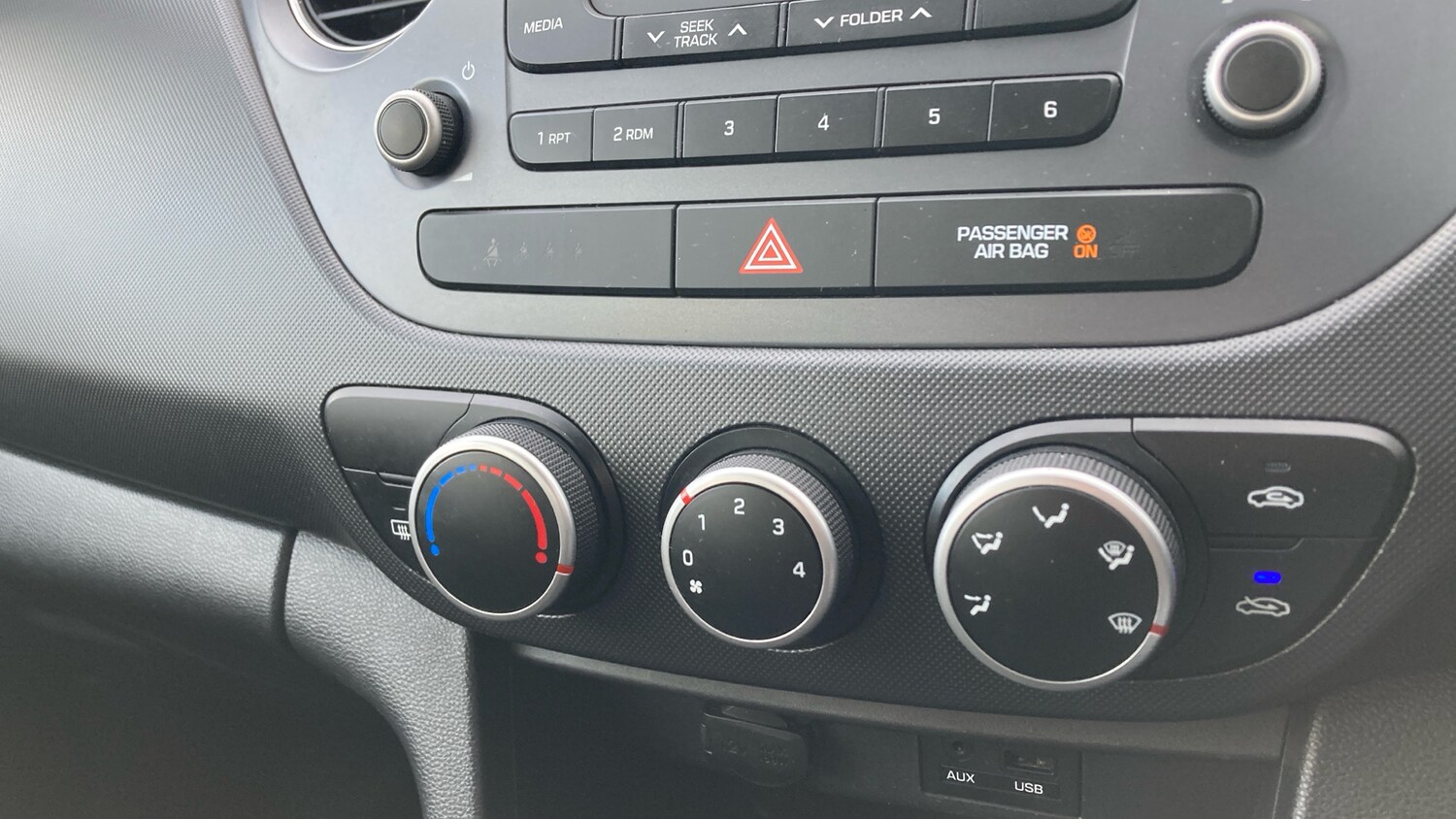 Used Hyundai i10 2018 for sale - 77917646: Photo 40