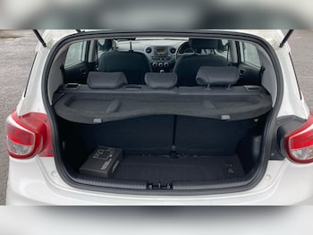 Used Hyundai i10 2018 for sale - 77917646: Photo