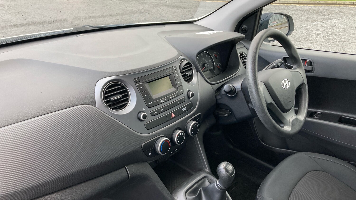 Used Hyundai i10 2018 for sale - 77917646: Photo 9