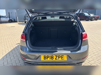 Used Volkswagen Golf 2018 for sale - 78354101: Photo