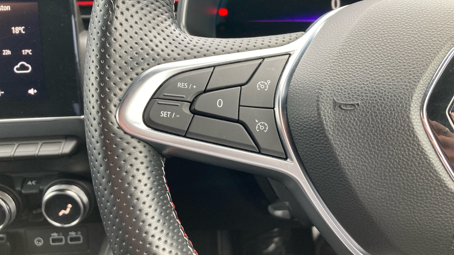 Used Renault Clio 2023 for sale - 76808036: Photo 24