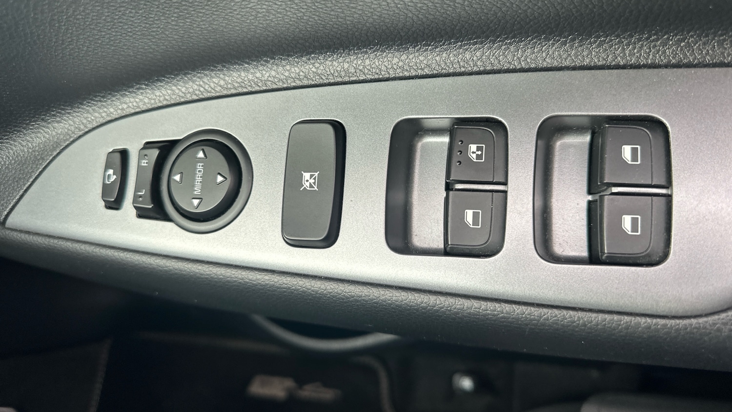 Used Kia Stonic 2023 for sale - 76176999: Photo 44