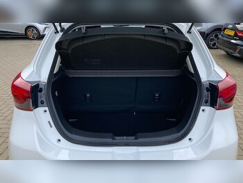 Used Mazda Mazda2 2023 for sale - 77994502: Photo