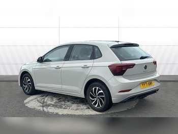 Used Volkswagen Polo 2021 for sale - 76194740: Photo 2
