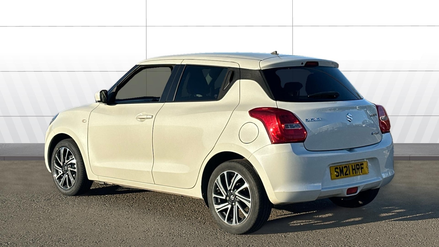 Used Suzuki Swift 2021 for sale - 76076270: Photo 2