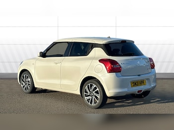 Used Suzuki Swift 2021 for sale - 76076270: Photo 2