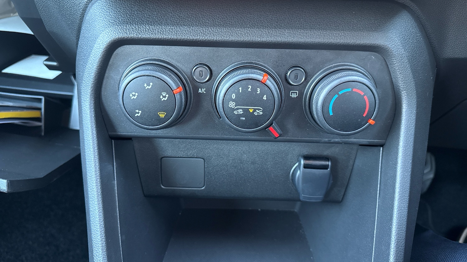 Used Dacia Sandero 2024 for sale - 77071371: Photo 34