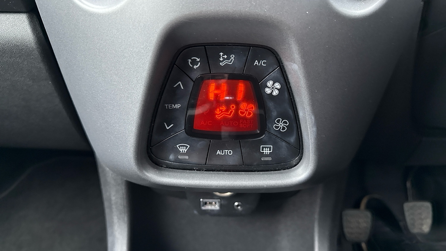 Used Toyota AYGO 2018 for sale - 77277207: Photo 33