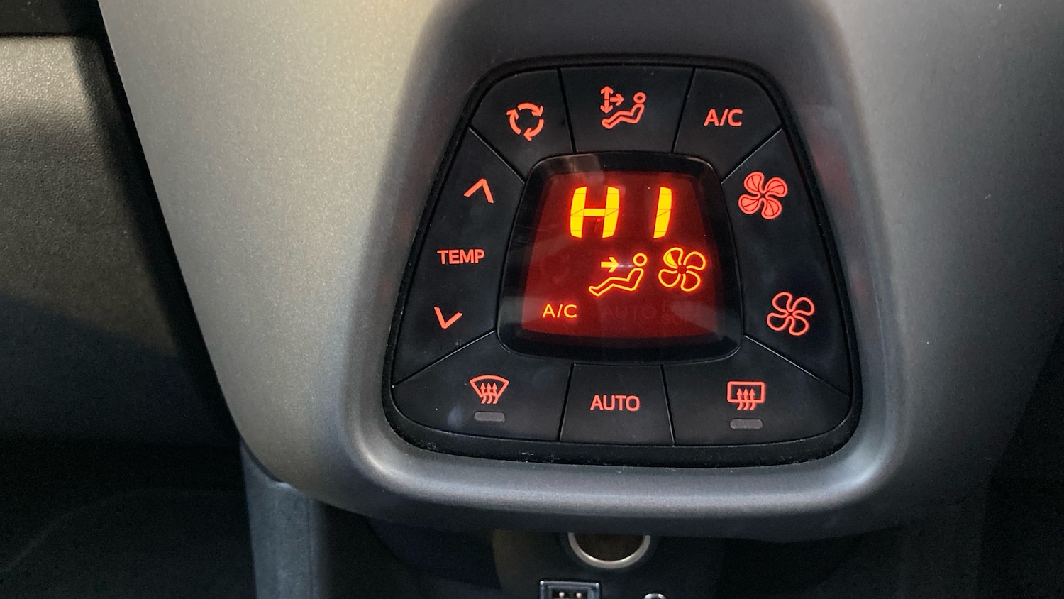 Used Toyota AYGO 2018 for sale - 77277207: Photo 38