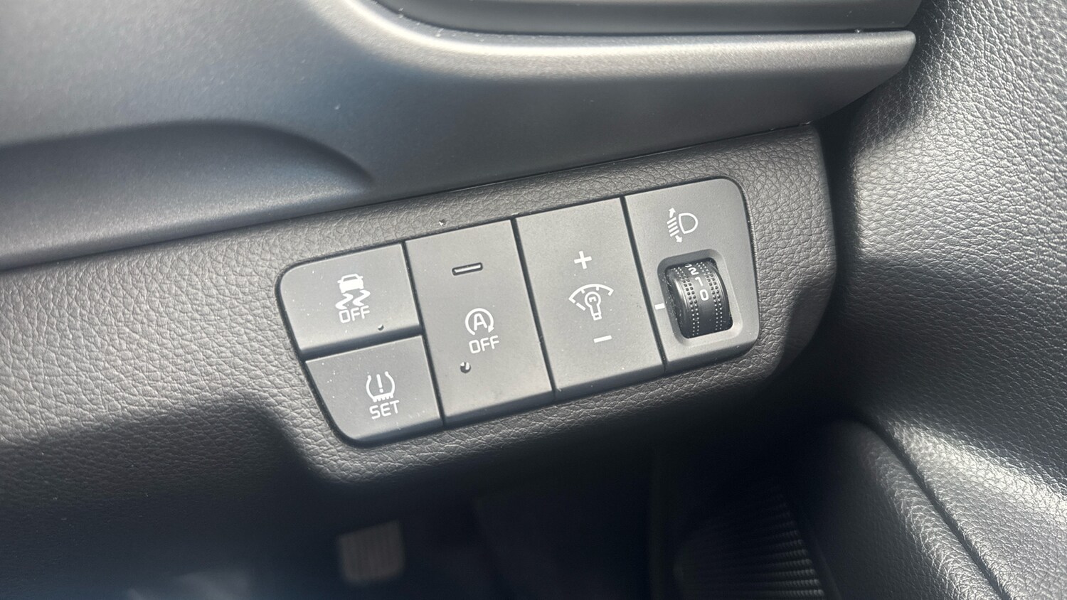 Used Kia Stonic 2024 for sale - 76157714: Photo 32