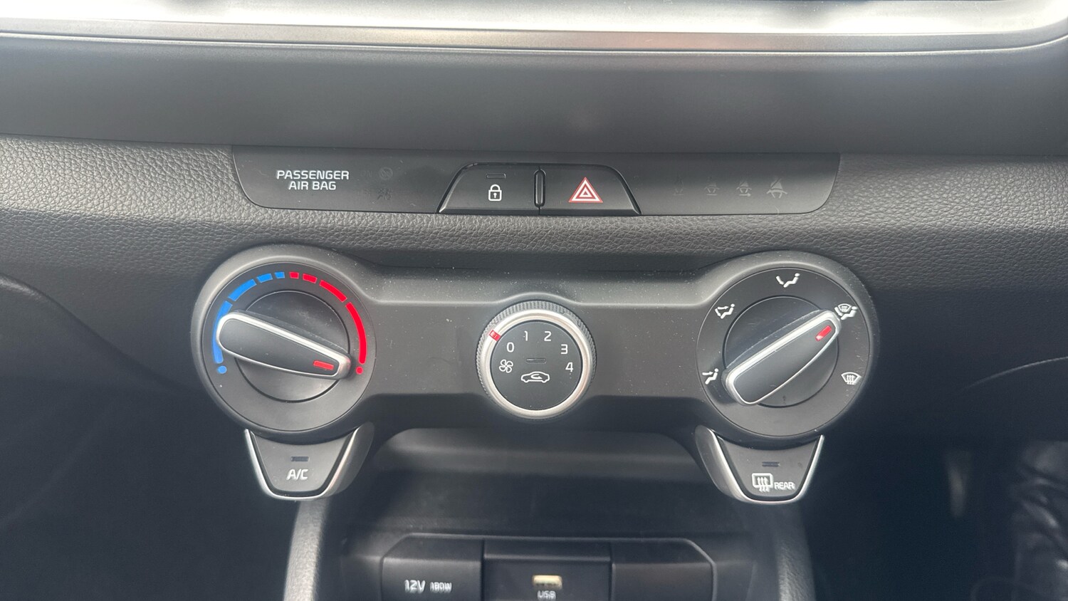 Used Kia Stonic 2024 for sale - 76157714: Photo 36