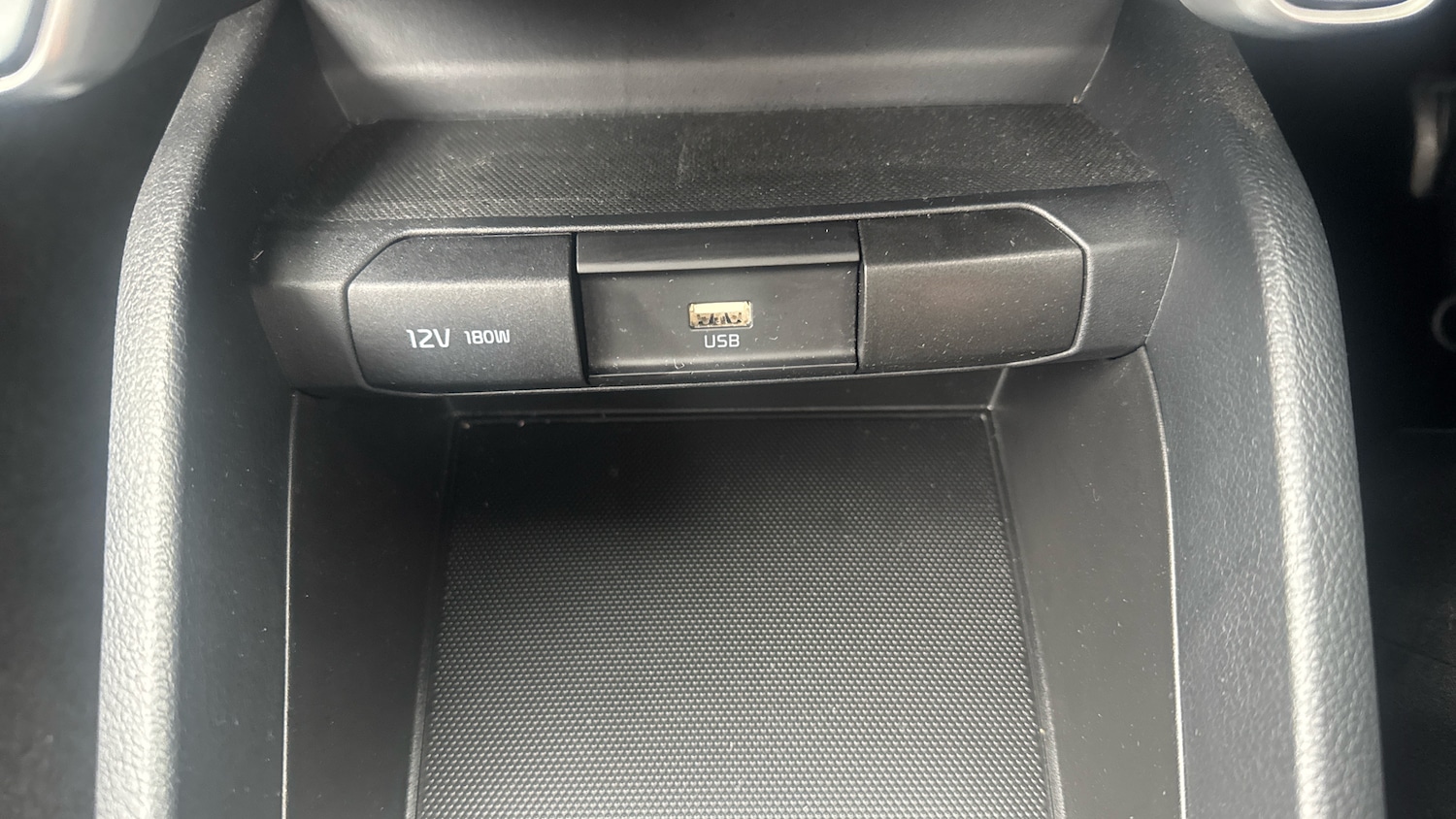 Used Kia Stonic 2024 for sale - 76157714: Photo 37