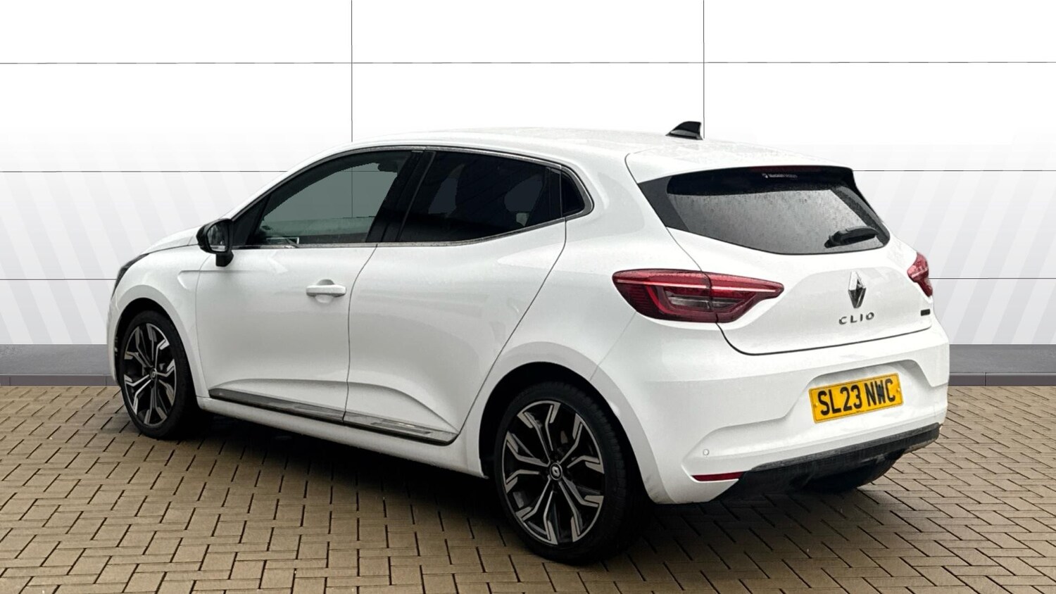 Used Renault Clio 2023 for sale - 77968504: Photo 2