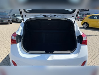 Used Hyundai i30 2016 for sale - 79130520: Photo