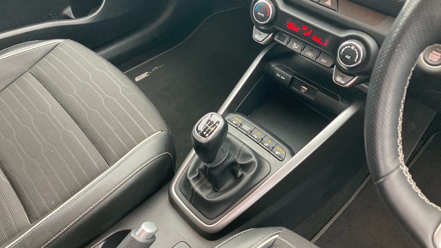 Used Kia Stonic 2023 for sale - 77759138: Photo 13