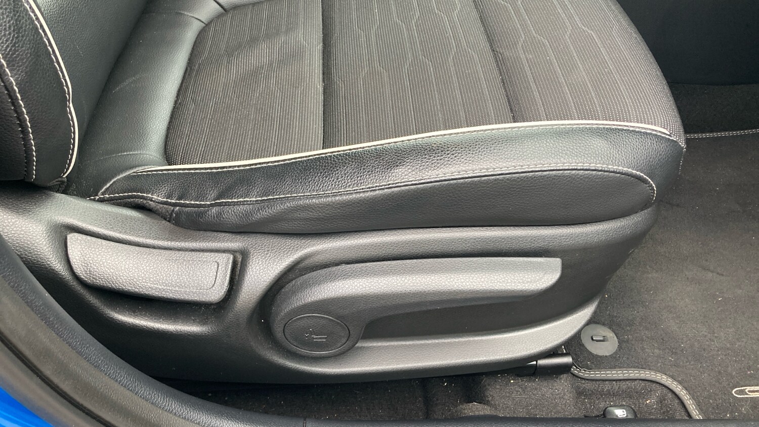 Used Kia Stonic 2023 for sale - 77759138: Photo 21