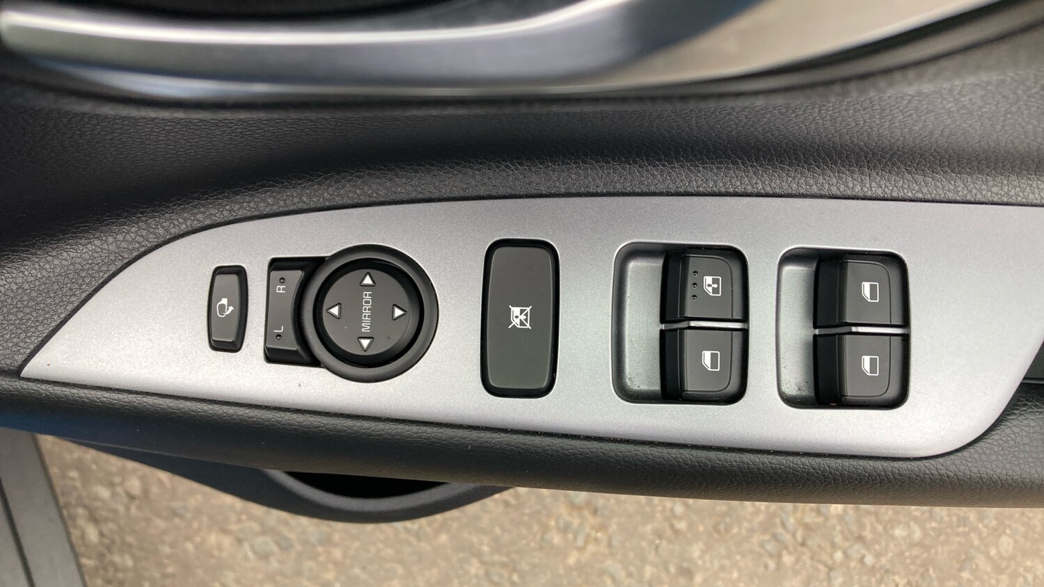 Used Kia Stonic 2023 for sale - 77759138: Photo 23