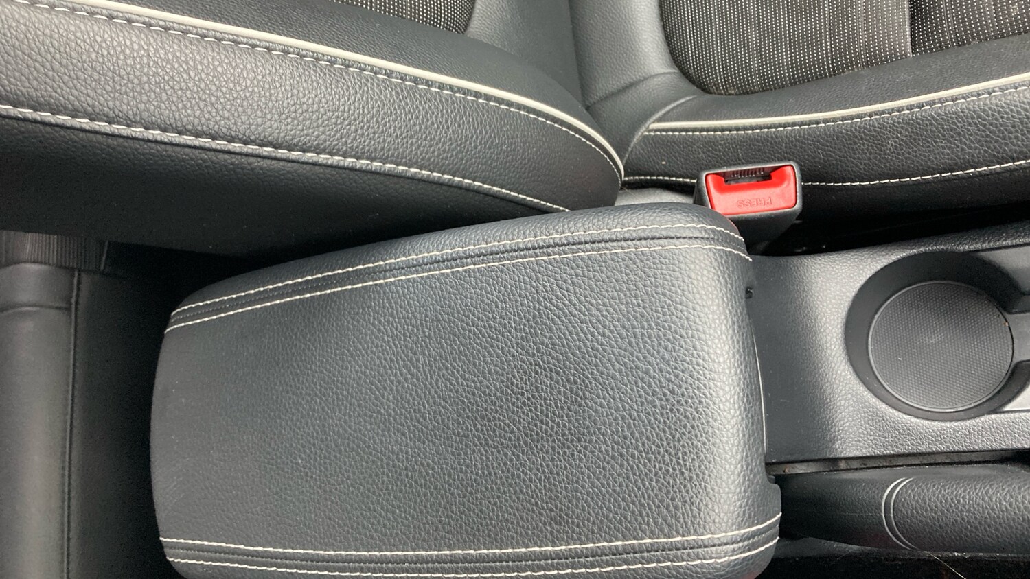 Used Kia Stonic 2023 for sale - 77759138: Photo 32