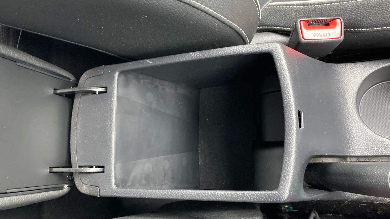 Used Kia Stonic 2023 for sale - 77759138: Photo 33