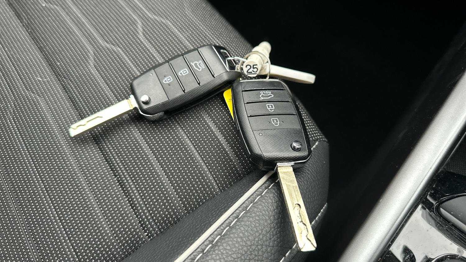 Used Kia Stonic 2025 for sale - 76164419: Photo 20