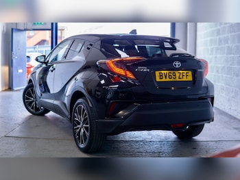 Used Toyota C-HR 2019 for sale - 78110600: Photo
