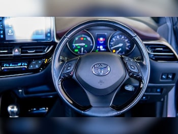 Used Toyota C-HR 2019 for sale - 78110600: Photo