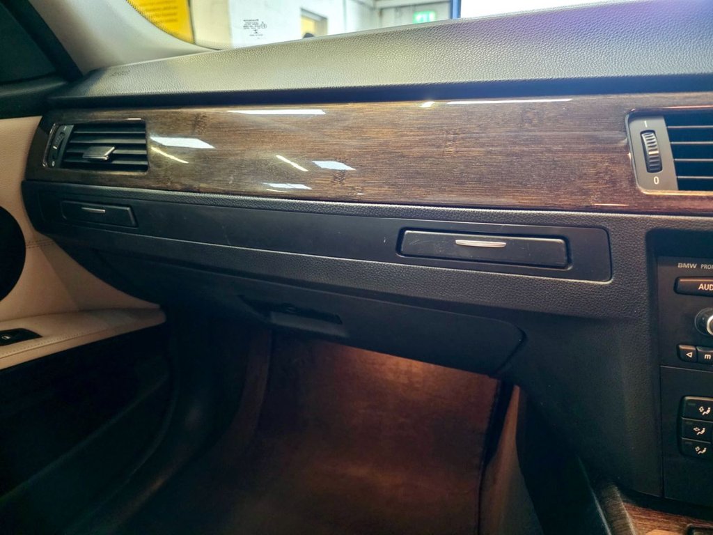 Used BMW 3 Series 2011 for sale - 76848239: Photo 37