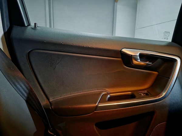 Used Volvo XC60 2015 for sale - 76248550: Photo 45