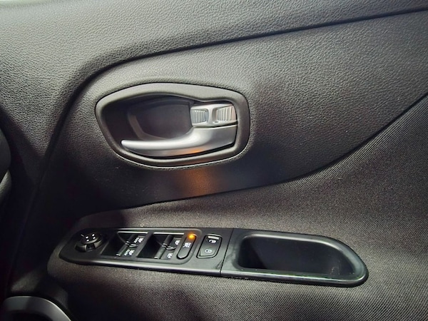 Used Jeep Renegade 2017 for sale - 76323319: Photo 28