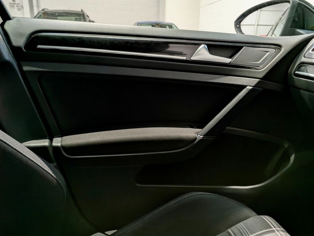 Used Volkswagen Golf 2017 for sale - 77636793: Photo 46