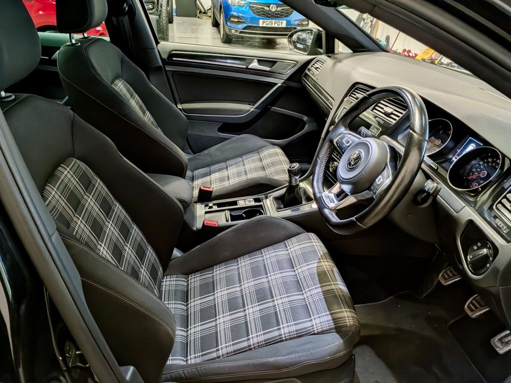 Used Volkswagen Golf 2017 for sale - 77636793: Photo 9