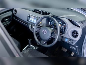 Used Toyota Yaris 2019 for sale - 79089946: Photo