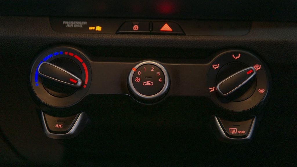 Used Kia Stonic 2018 for sale - 77463609: Photo 29