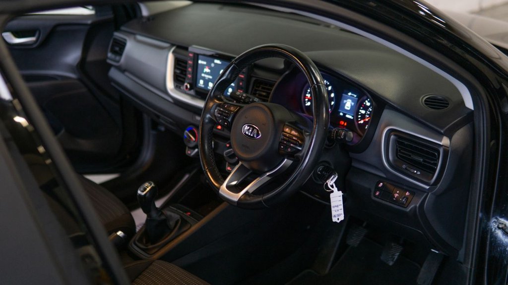 Used Kia Stonic 2018 for sale - 77463609: Photo 3