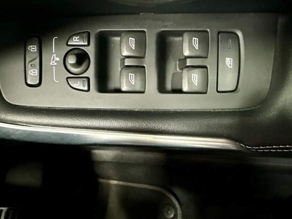 Used Volvo V40 2015 for sale - 75503115: Photo 17