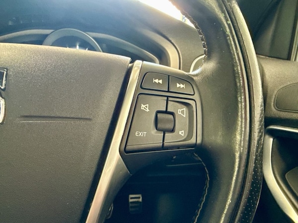 Used Volvo V40 2015 for sale - 75503115: Photo 25
