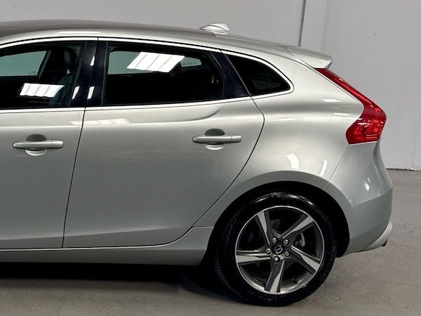 Used Volvo V40 2015 for sale - 75503115: Photo 28