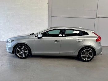 Used Volvo V40 2015 for sale - 75503115: Photo