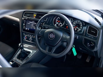 Used Volkswagen Golf 2018 for sale - 76934490: Photo