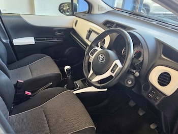 Used Toyota Yaris 2014 for sale - 78426261: Photo